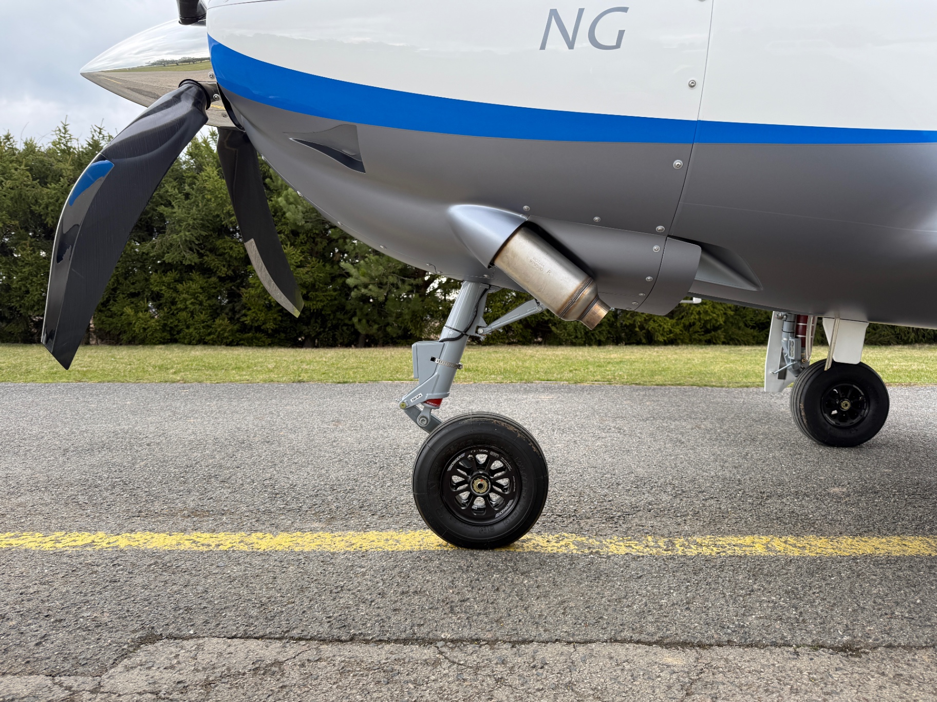 Dynamic OKA Classic nose gear and engine detail